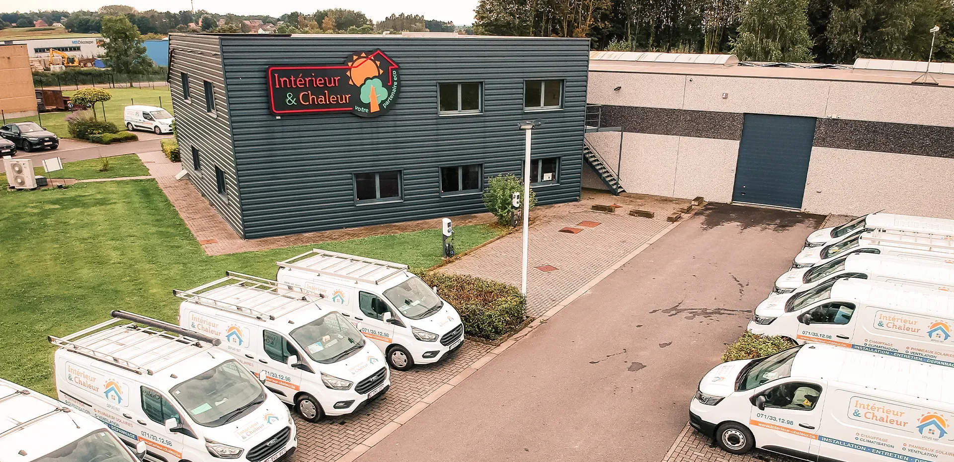 Flotte de voiture vue du ciel de l'entreprise Intérieur et chaleur